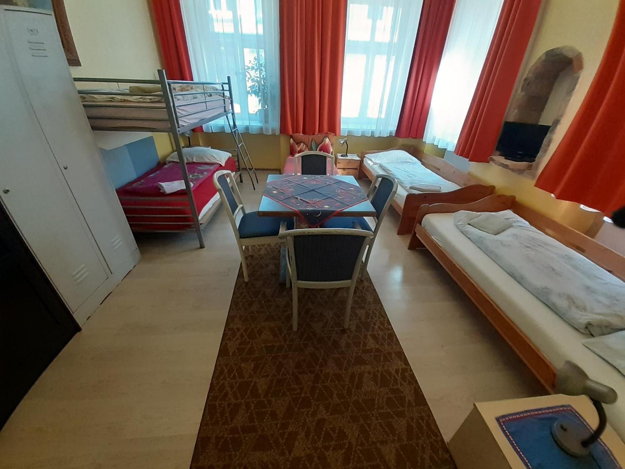 Gasthof Happyhostel Wien